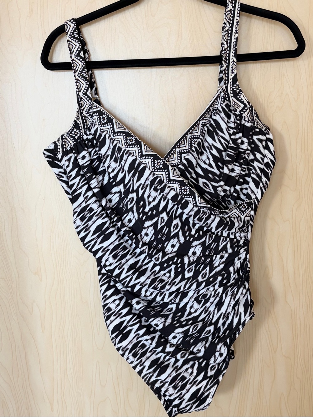 Miraclesuit Black White Metallic Gold One-Piece Swimsuit Plus size 16 NWT